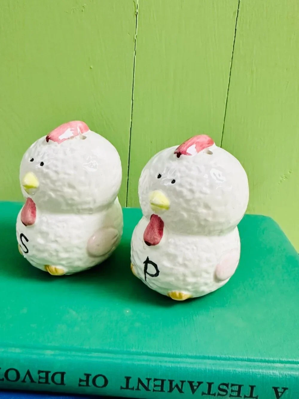 Vintage Chicken Salt and Pepper Shakers Set Ceramic Hen Rooster Kitchen Decor